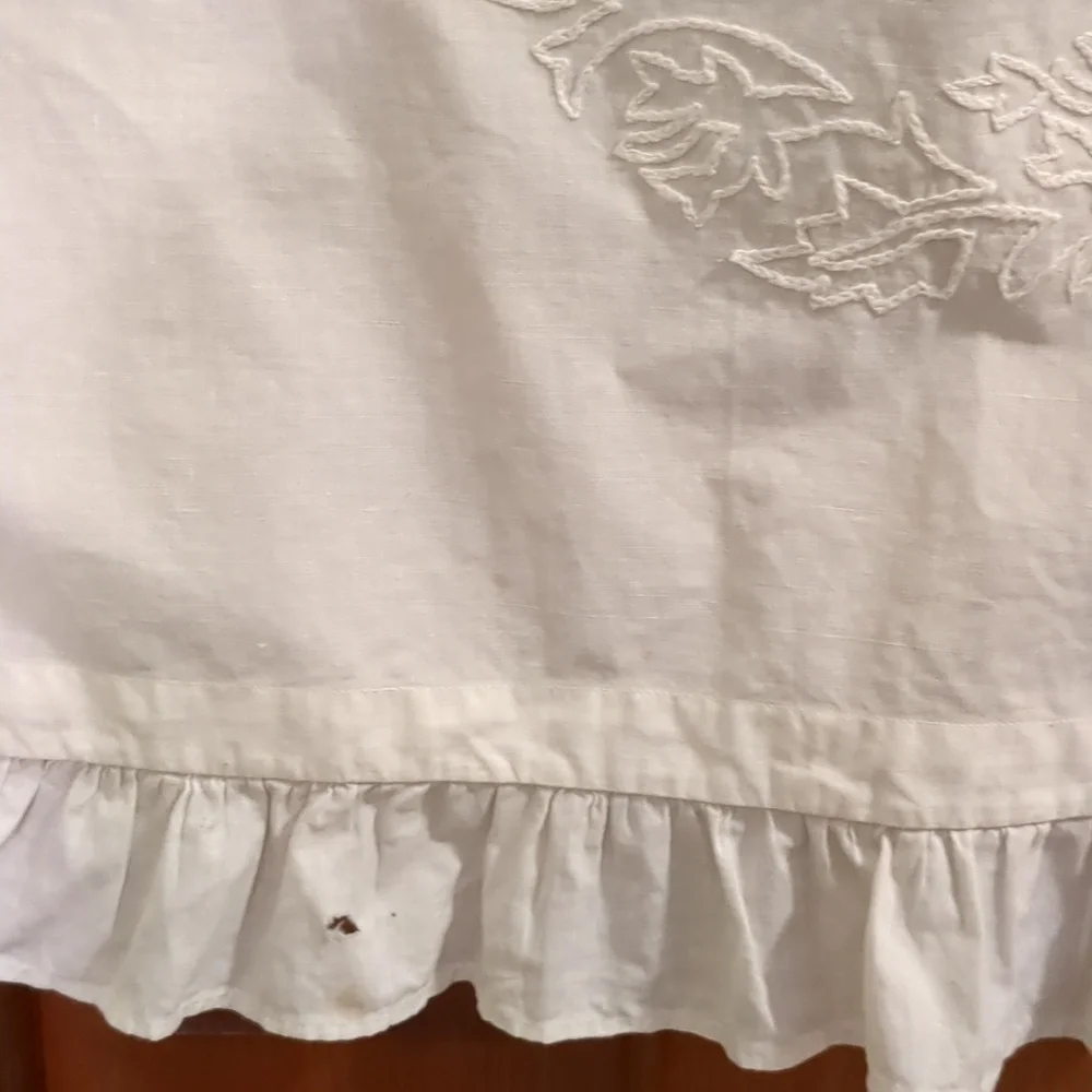 Cotton Ruffled Dresser Linen - Picture 5 of 5